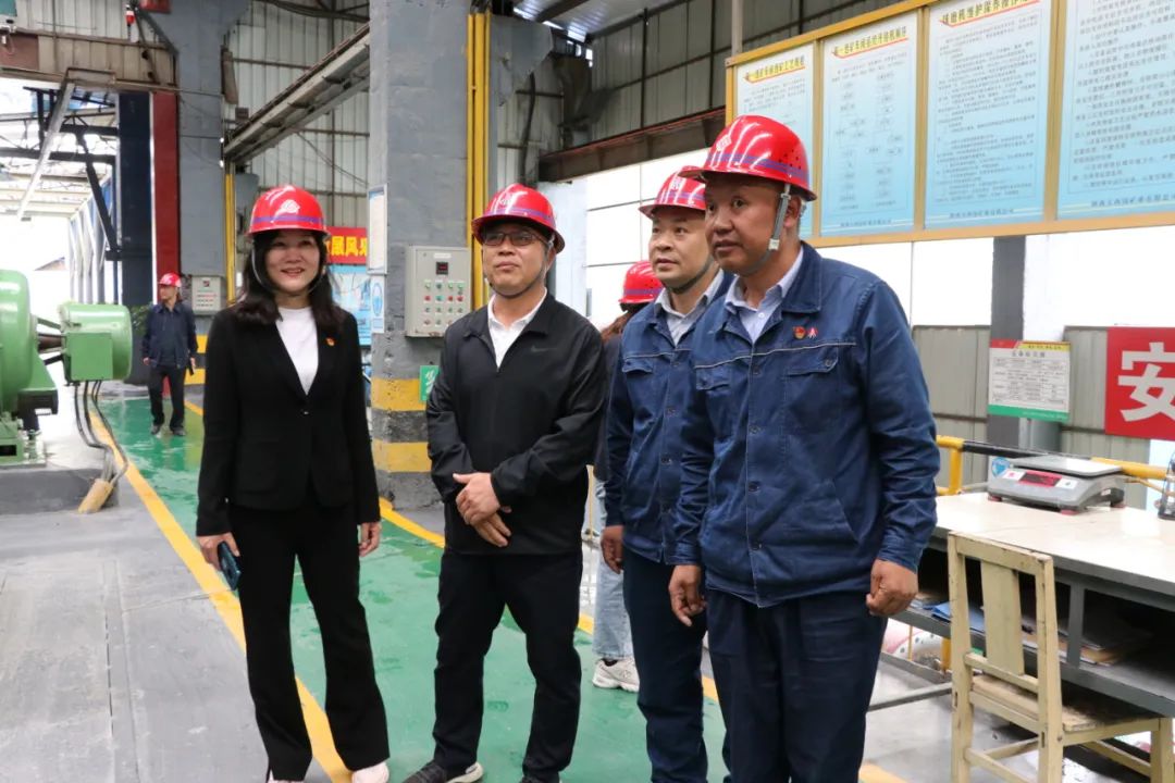 深入礦山實地交底 現(xiàn)場提問創(chuàng)新評價——龍鋼集團工會首次創(chuàng)新推出民主評價實地交底 深入礦山實地交底 現(xiàn)場提問創(chuàng)新評價——龍鋼集團工會首次創(chuàng)新推出民主評價實地交底