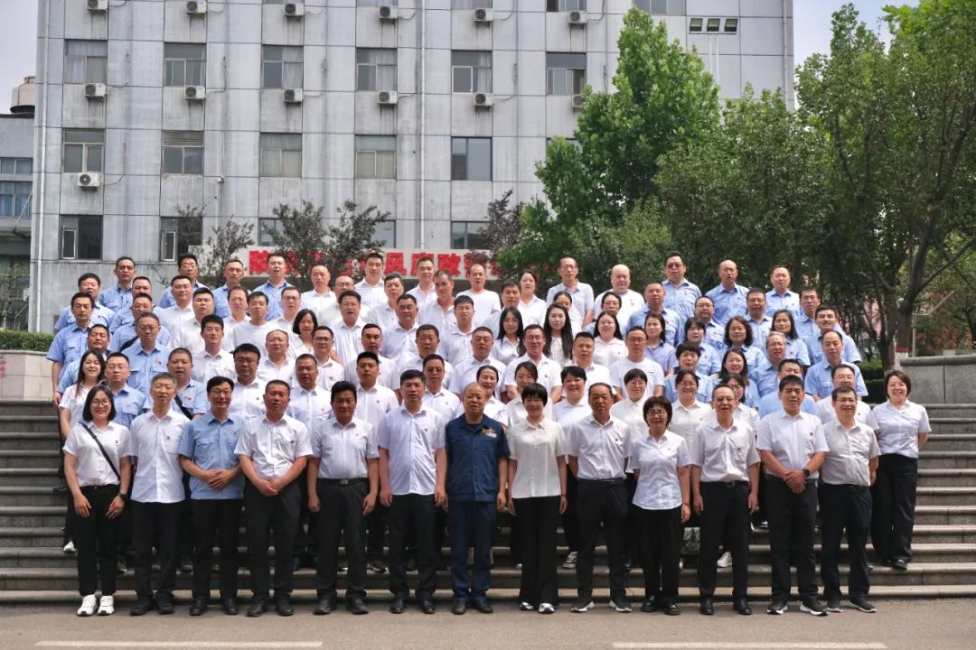 高溫熔爐煉精鋼 警示教育鑄廉心—龍鋼集團2025年警示教育活動側記 高溫熔爐煉精鋼 警示教育鑄廉心—龍鋼集團2025年警示教育活動側記