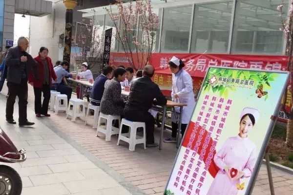 禹錦園小區(qū)積極開展免費義診服務(wù)活 禹錦園小區(qū)積極開展免費義診服務(wù)活