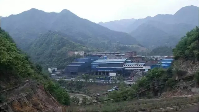 礦山這十年，風(fēng)雨兼程