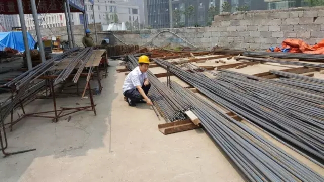 勇于開(kāi)拓 積極創(chuàng)效 敬業(yè)奉獻(xiàn)的標(biāo)兵---陜鋼集團(tuán)2014-2016年度共產(chǎn)黨員標(biāo)兵馮瑋 勇于開(kāi)拓 積極創(chuàng)效 敬業(yè)奉獻(xiàn)的標(biāo)兵---陜鋼集團(tuán)2014-2016年度共產(chǎn)黨員標(biāo)兵馮瑋