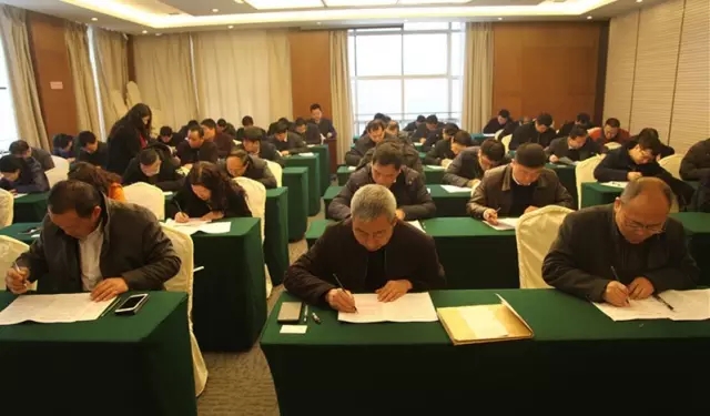 龍鋼集團公司舉辦企業(yè)主要負責人、安全管理人員復審、辦證考試