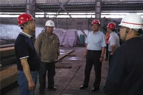 龍鋼集團(tuán)董事長(zhǎng)、總經(jīng)理董銀師一行到安鋼集團(tuán)交流考察