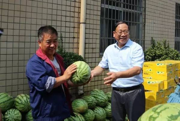 董銀師、劉光明、陳輝赴基層單位慰問(wèn)送清涼