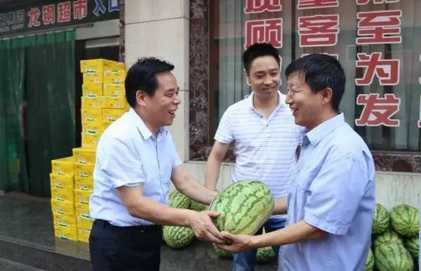 董銀師、劉光明、陳輝赴基層單位慰問(wèn)送清涼