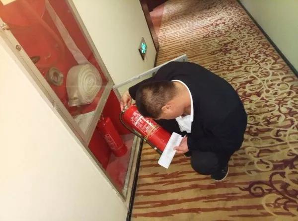 龍鋼集團(tuán)檢查基層單位春檢、安全管理工作