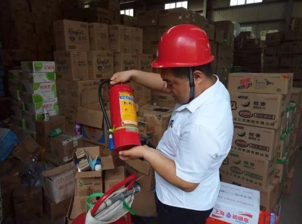 龍鋼集團(tuán)檢查基層單位春檢、安全管理工作