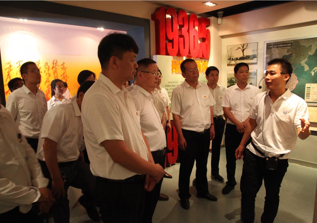 回望波瀾壯闊奮斗史 開創(chuàng)非鋼產(chǎn)業(yè)新篇章——龍鋼集團(tuán)黨委開展“不忘初心 牢記使命”主題黨日活動 回望波瀾壯闊奮斗史 開創(chuàng)非鋼產(chǎn)業(yè)新篇章——龍鋼集團(tuán)黨委開展“不忘初心 牢記使命”主題黨日活動