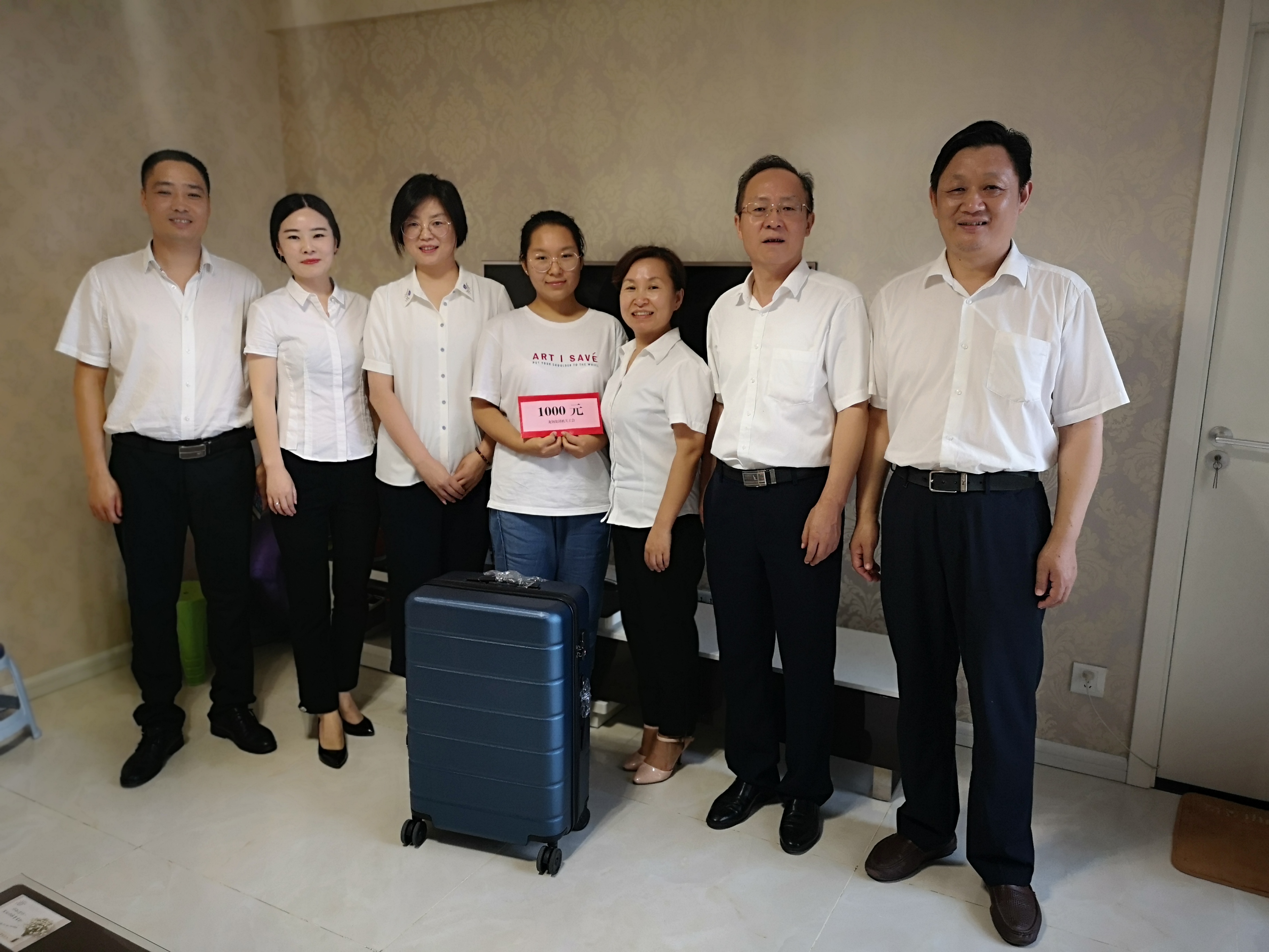 龍鋼集團金秋助學 為莘莘學子送關(guān)懷 龍鋼集團金秋助學 為莘莘學子送關(guān)懷