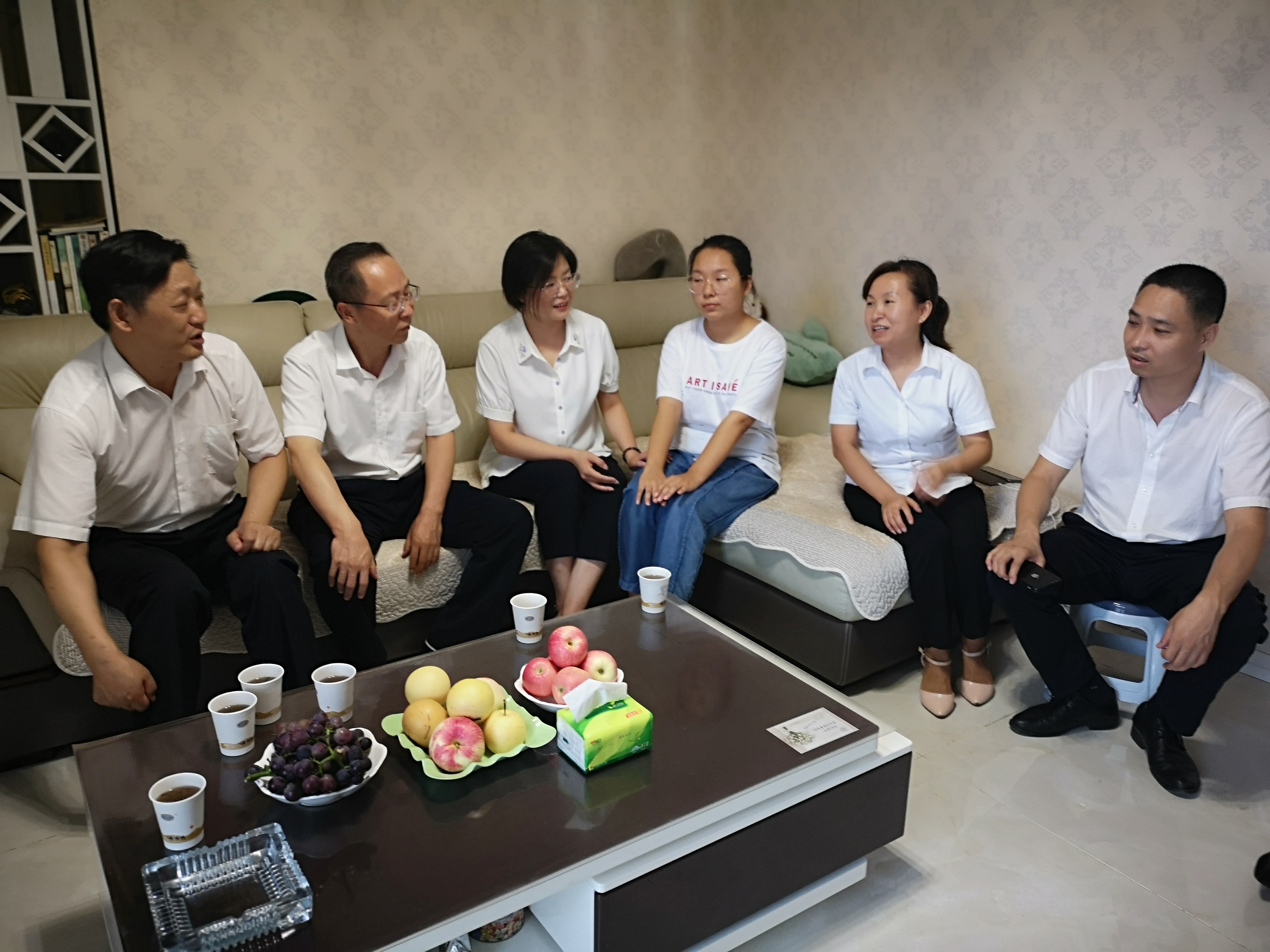 龍鋼集團金秋助學 為莘莘學子送關(guān)懷 龍鋼集團金秋助學 為莘莘學子送關(guān)懷