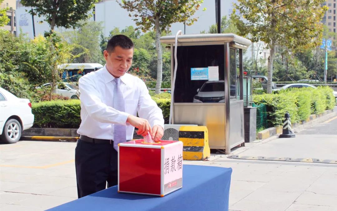 “獻(xiàn)綿薄之力 涌溫暖之泉”——禹龍國際酒店公司組織愛心捐款活動(dòng)