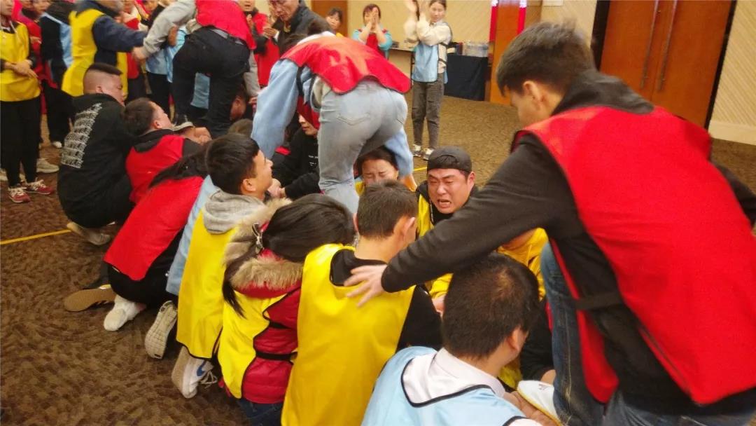 磨練意志，超越自我，凝聚團(tuán)隊(duì)，贏在執(zhí)行——酒店板塊開展2019年度員工素質(zhì)集訓(xùn)活動