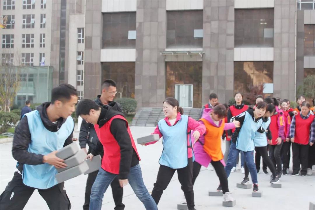 磨練意志，超越自我，凝聚團(tuán)隊(duì)，贏在執(zhí)行——酒店板塊開展2019年度員工素質(zhì)集訓(xùn)活動