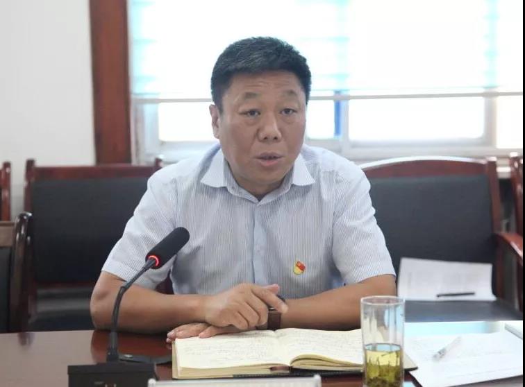 龍鋼集團(tuán)黨委召開“黨建領(lǐng)航、班子引領(lǐng)、干部走在前列”“三基三對標(biāo)”專題匯報會