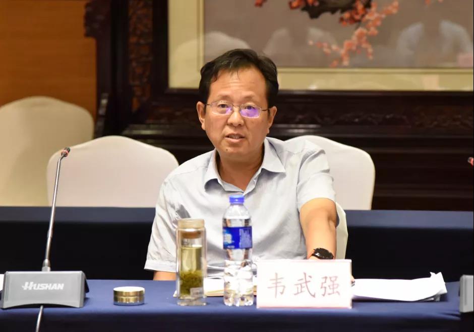 龍鋼集團(tuán)三家雙管單位召開“黨建領(lǐng)航、班子引領(lǐng)，干部走在前列”領(lǐng)導(dǎo)班子“三基三對(duì)標(biāo)” 工作述職會(huì)