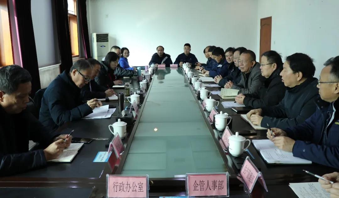 陜煤集團副董事長鄭忠堂深入龍鋼集團大西溝礦業(yè)公司調(diào)研指導(dǎo)工作 陜煤集團副董事長鄭忠堂深入龍鋼集團大西溝礦業(yè)公司調(diào)研指導(dǎo)工作