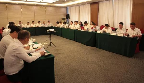 龍鋼集團黨委專題學(xué)習(xí)貫徹陜鋼集團干部作風(fēng)“八講二十四不準”規(guī)定 龍鋼集團黨委專題學(xué)習(xí)貫徹陜鋼集團干部作風(fēng)“八講二十四不準”規(guī)定